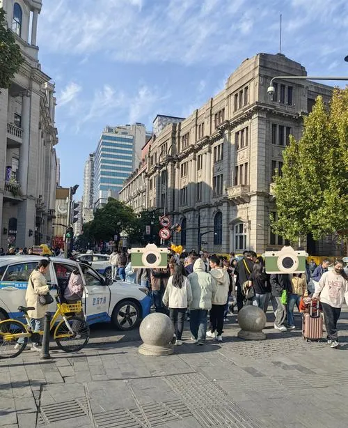 大量美国游客涌入武汉,打着旅游的幌子,不逛黄鹤楼,不吃热干面,为什么?