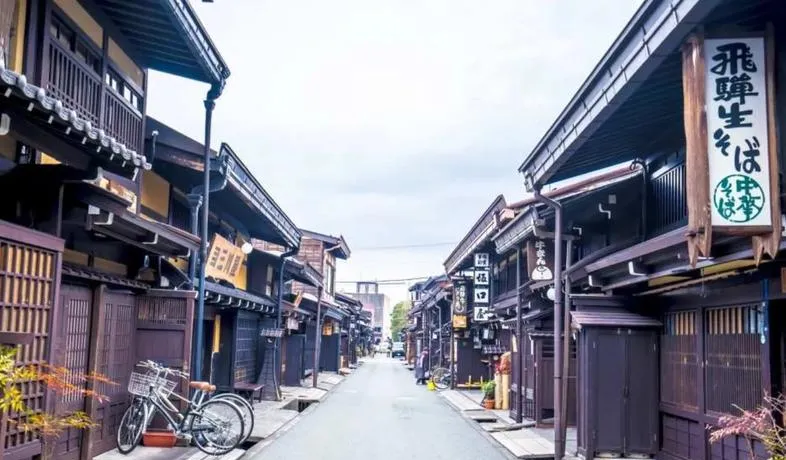 大量日本游客涌入白山,打着旅游的幌子,不逛长白山滑雪场,不吃蓝莓,为什么?