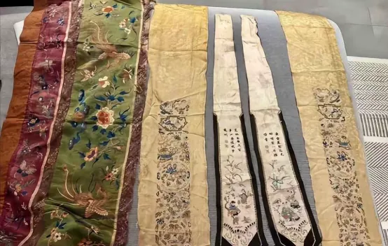 比利时华人发帖,称男友曾祖父去中国旅游带回的清代衣服在热搜瞬间爆了,真相刺痛国人?