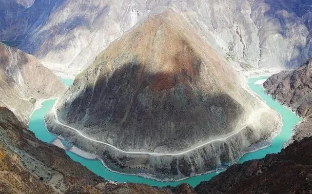 原本可以免费观看,却被围墙围起来的5个景区,你还会去吗?