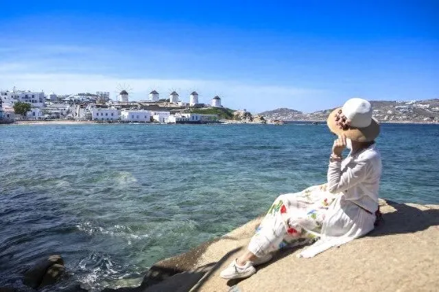 丈夫拿8000年终奖送公婆旅游,我直接掏2万孝敬老爸老妈,他急得跳脚