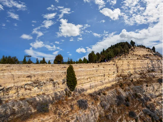 龙洞景区哪里强?城墙岭上好风光.