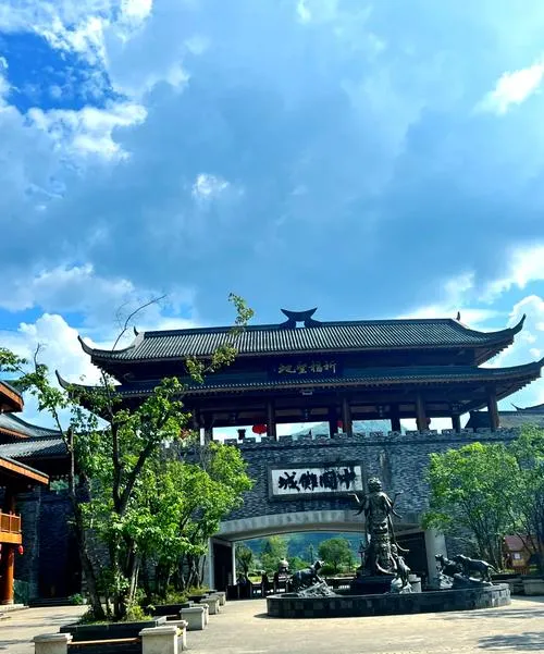 大量日本游客涌入贵州道真,打着旅游的幌子,不游桃源洞天,不喝道真长寿茶,为什么?