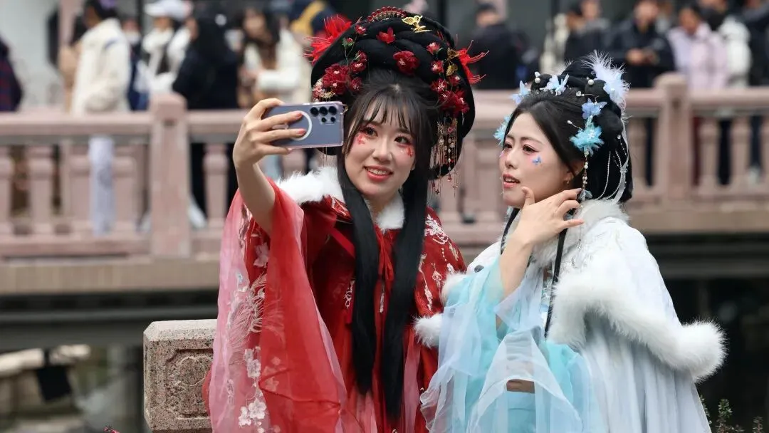 春节出游高峰来临,景区应不应该免费?