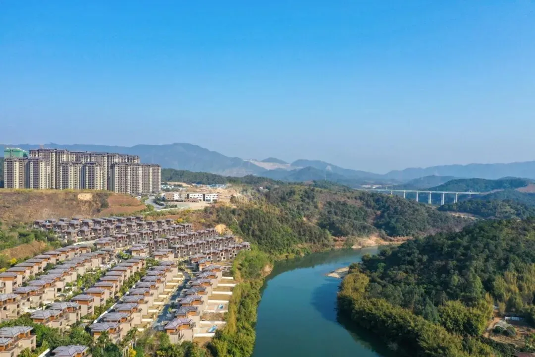 【清远•佛冈•熹乐谷旅游度假区民宿】周末不加收!春节可约!399元起住主题一房一厅+次日早餐+单次凤凰温泉水世界+无动力乐园2大1小门票