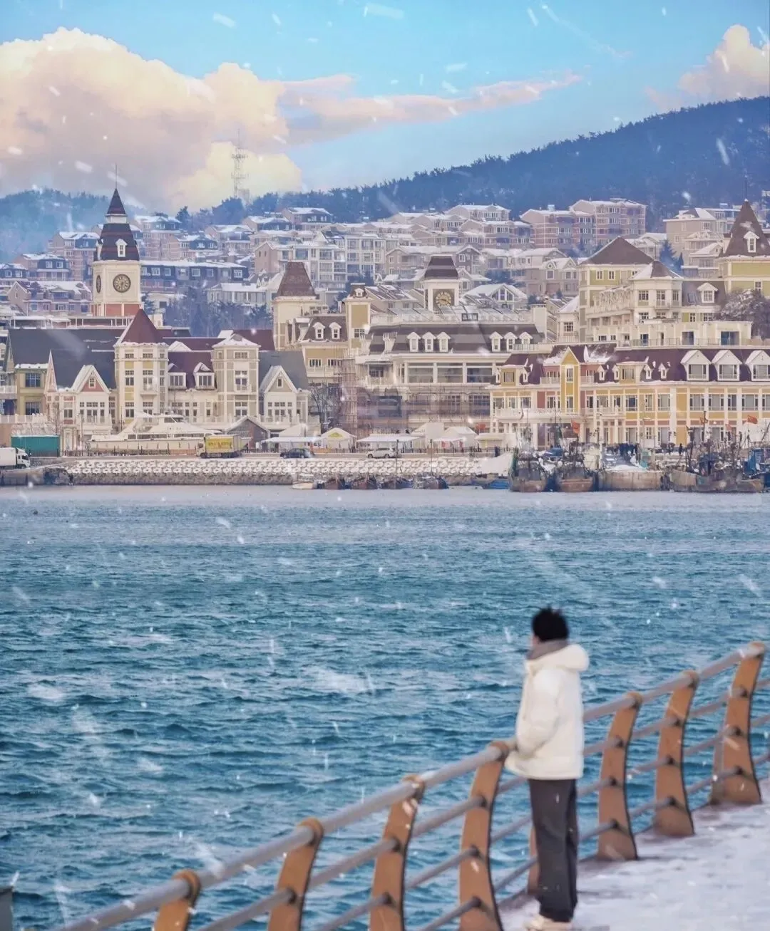 大批台湾游客涌入辽宁大连,打着旅游的幌子,不逛星海广场不吃海鲜,想干啥?