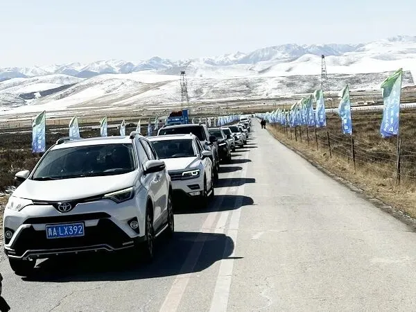 冰雪旅游领跑新春 岗什卡户外运动目的地游客突破万人次