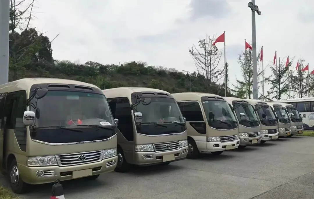 成都租车价格|出发九寨沟/黄龙/峨眉山旅游包车,轻松直达.