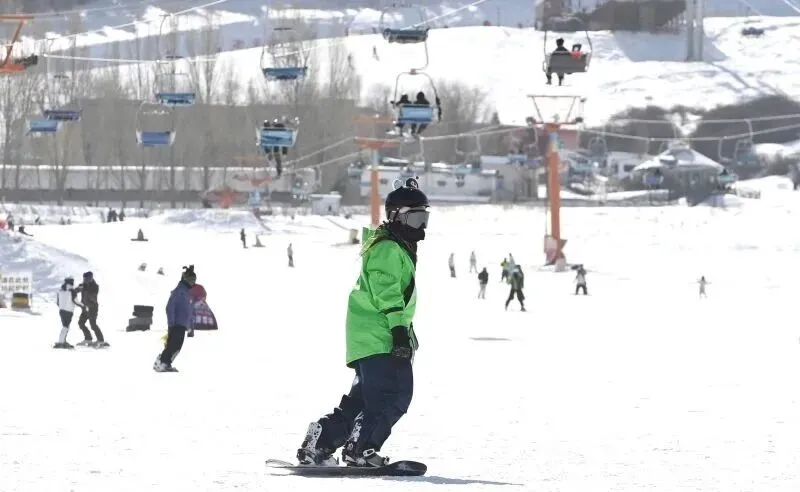 【四季南山·冬戏雪】假期旅游消费火热!快来乌鲁木齐南山解锁更多“过年玩法”~
