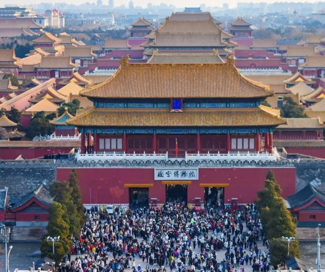 景区挤爆、孩子哭闹:春节出行,最考验的是父母的情绪