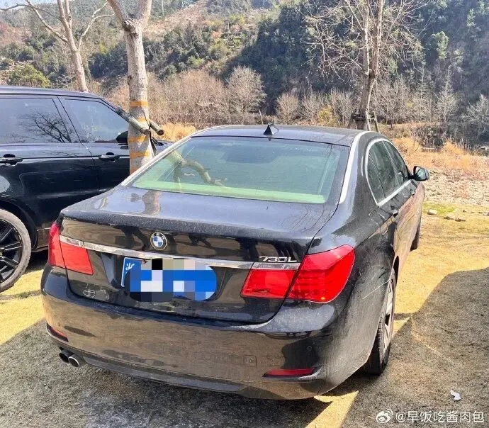 温州知名景区一幕!宝马车主太嚣张