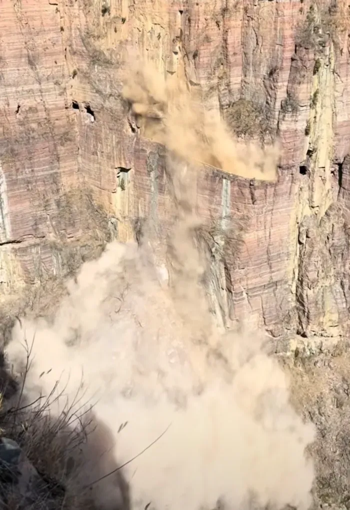 景区回应“郭亮洞外侧崖壁碎石滑落”:长期风化,叠加结冰、升温热胀冷缩所致,无人员伤亡,已恢复通行