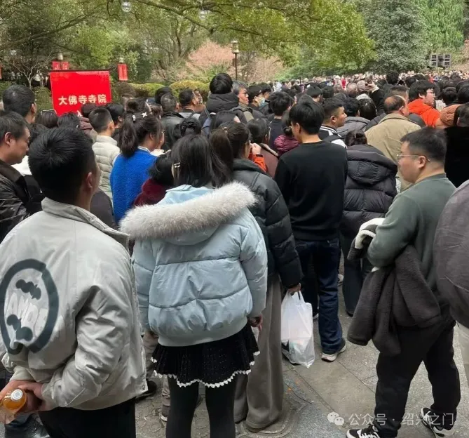 绍兴又一景区沦陷!人山人海全在排队!