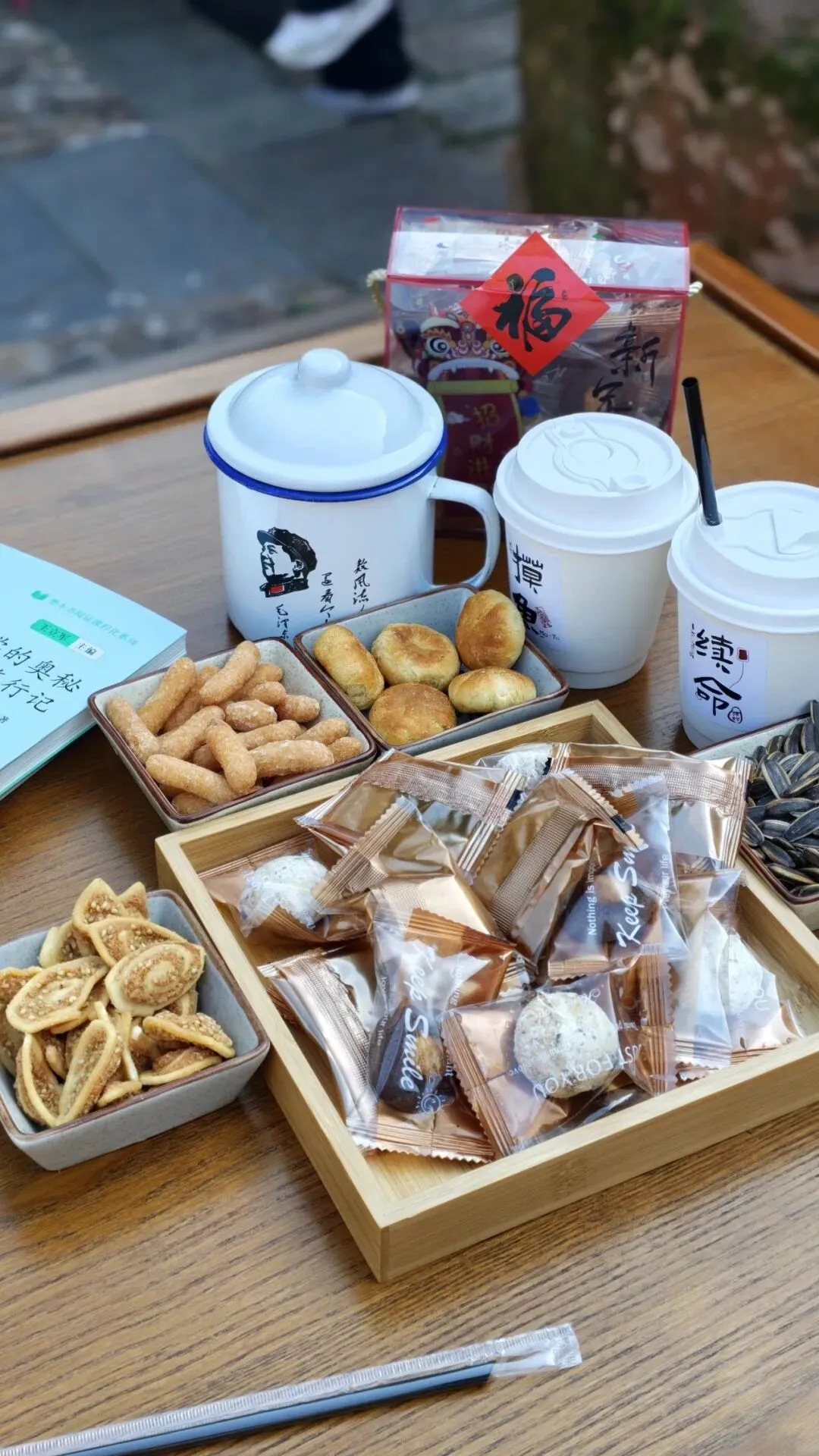 江郎山下,清漾景区内“仙霞里”茶馆开业,江山从此有了自己的“方志”茶馆.