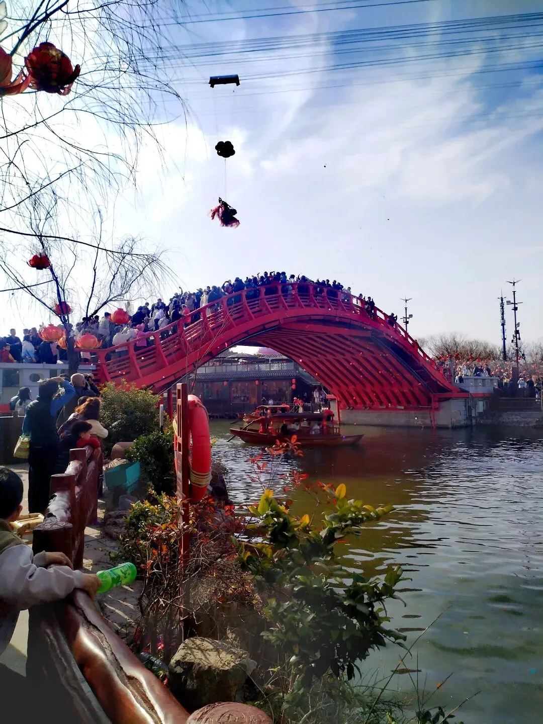 春节景区真热闹,这是看人还是看景?丨原来虹桥的热闹,是“人比景更挤”的年味