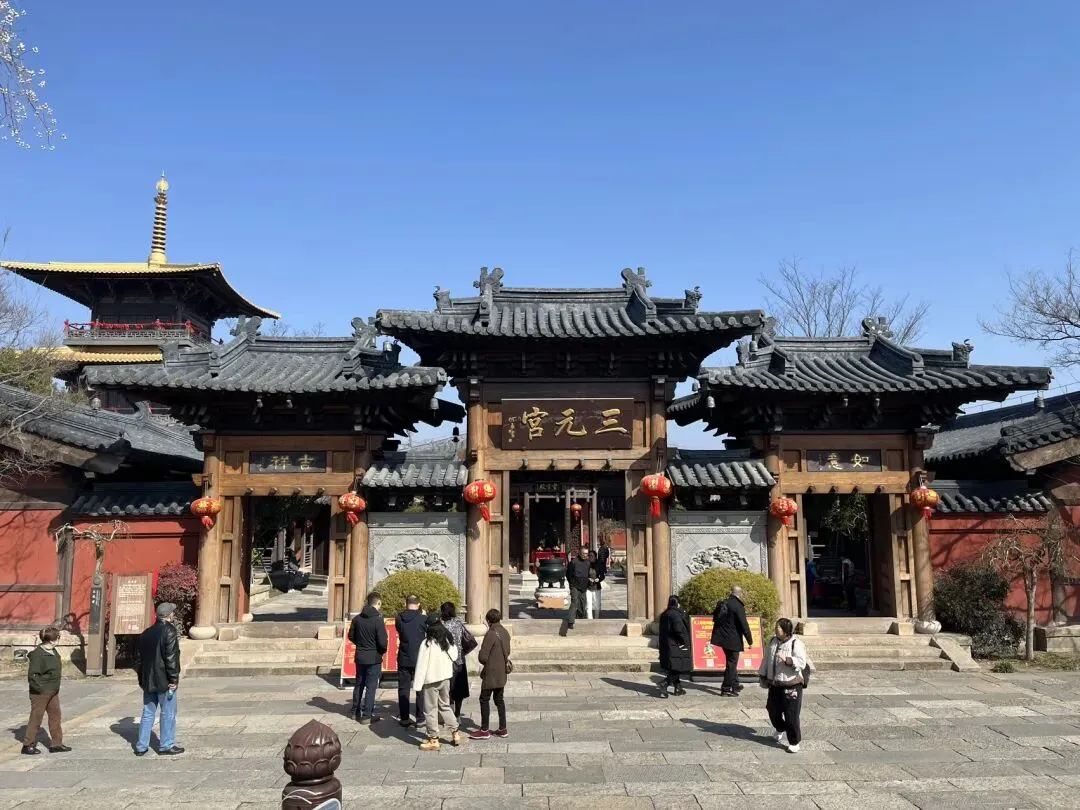 长假出游的甜蜜烦恼~遭遇景区限流!