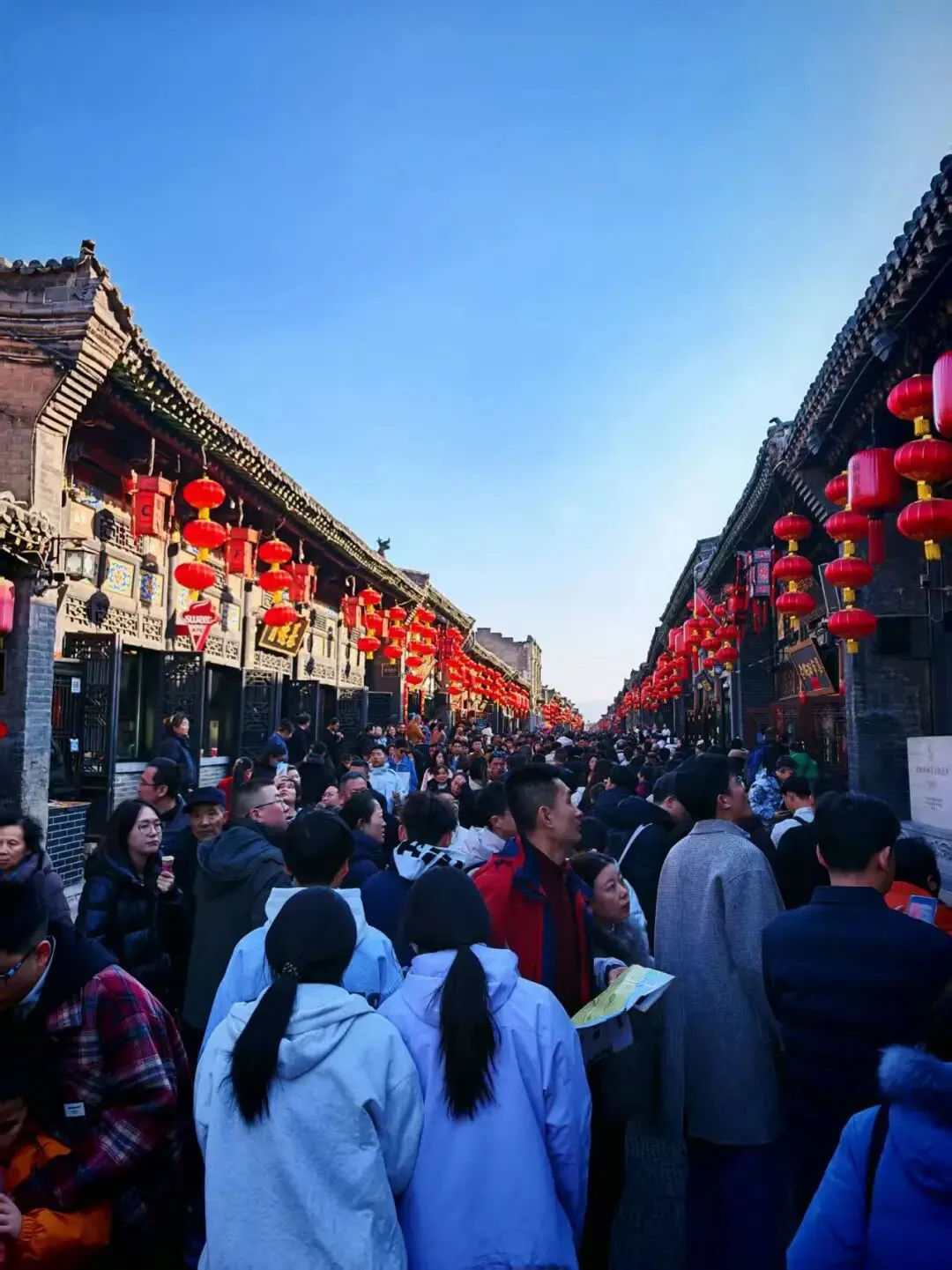 2026年大年初一景点人满为患:繁华背后的六大社会现象