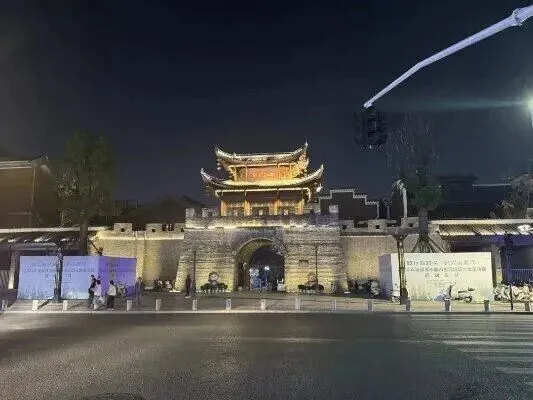 一次性景点＂批量倒闭:20几亿建城,日均20人,文旅投资的泡沫与清醒