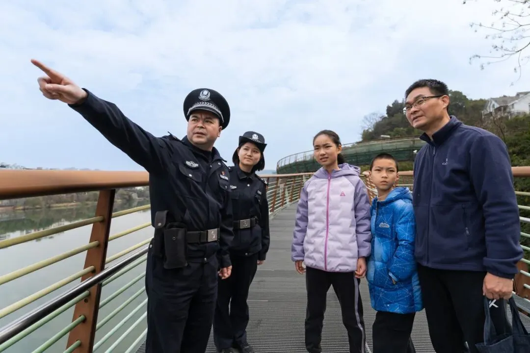 景区里的藏蓝身影,让平安看得见