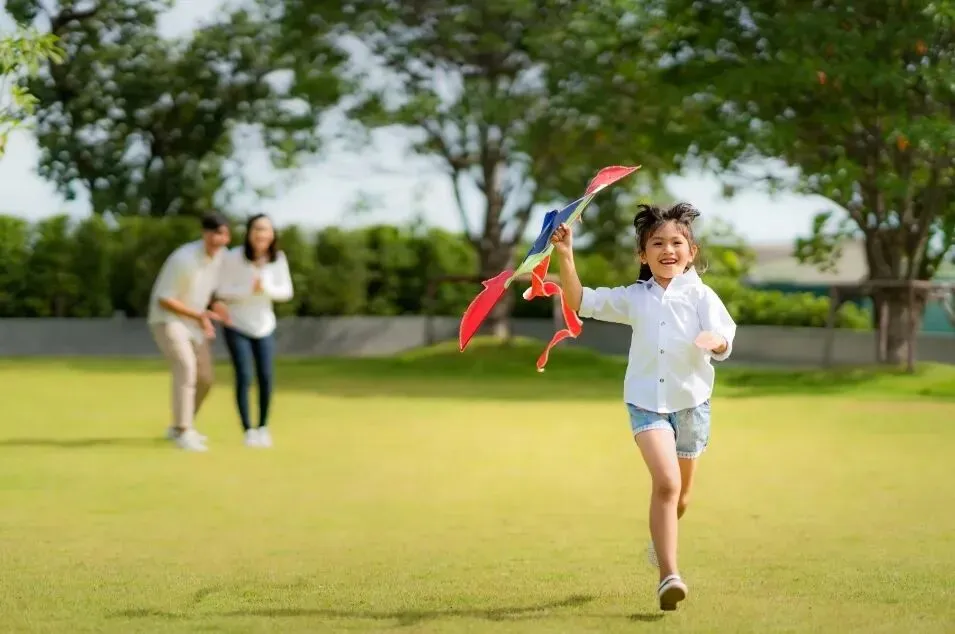 穷人的富养是带孩子到处旅游,增长了孩子的欲望;富人的富养是……