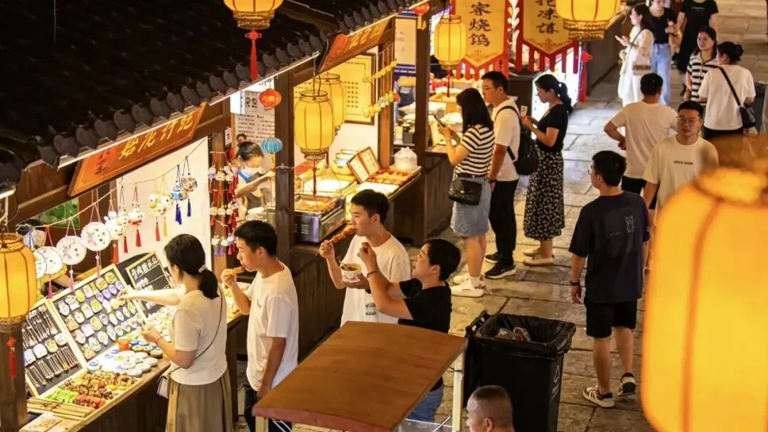 国内景区只能靠门票收入维持吗?答案藏在 “拆围墙” 的勇气里