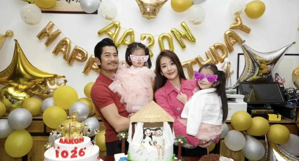 笑不活了!郭富城一家5口逛景区,只花1张票钱,这波福气谁不羡慕