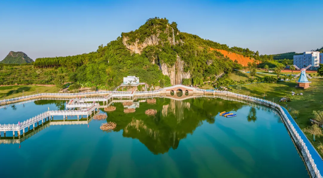 大批俄罗斯人“霸占”广西南宁街头,打着旅游的幌子,不爬青秀山不逛南宁之夜,到底被啥迷住了?