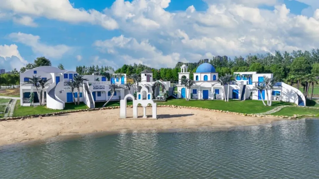 【无锡赏花季】499元4天3晚连住千亩景区无锡版圣托里尼【尚田花园酒店】免费送棋牌&KTV含3商务自助早餐+6正餐!流光溢彩千灯之约等你来T