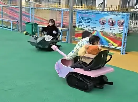 景区新晋“排队王”!这台造型独特的共享坦克,凭什么让小朋友走不动道?