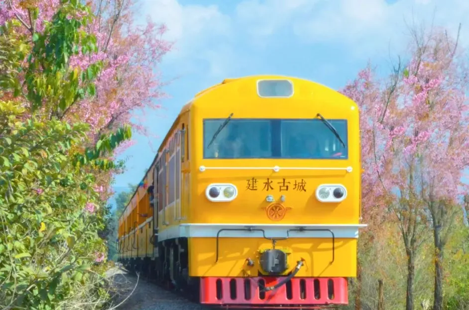 【乡村旅游】建水古城小火车:滇南文旅的璀璨明珠与多元发展典范