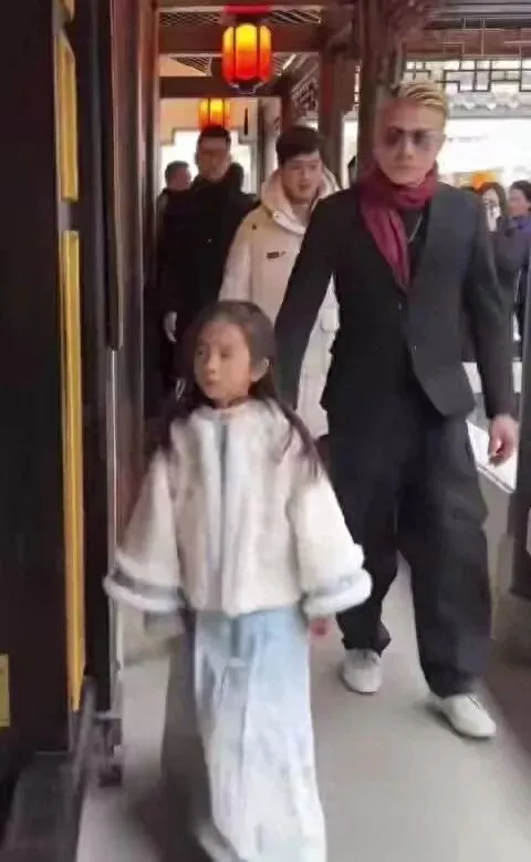 郭富城景区“一张票”事件:明星接地气的温暖瞬间