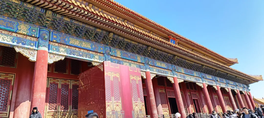 大批俄罗斯人“霸占”北京街头,打着旅游的幌子,不爬长城不逛故宫,到底被啥迷住了?