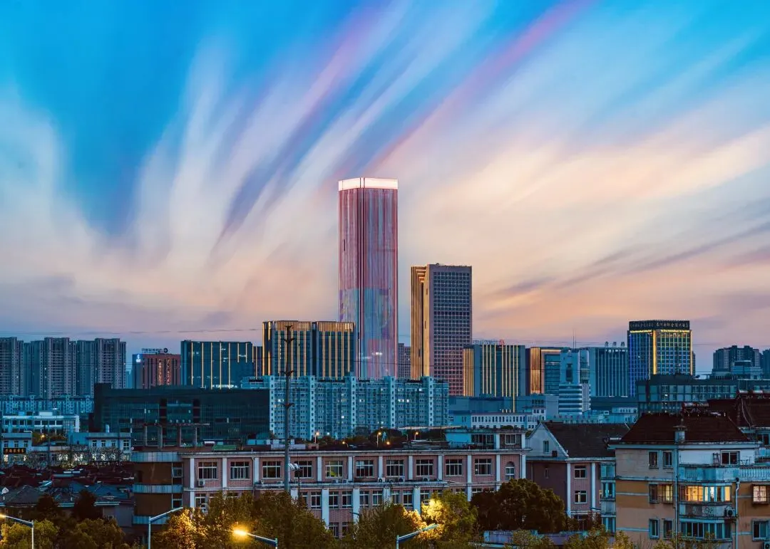 一座非旅游城市的“高空酒店”为何可以做到节假日爆满??