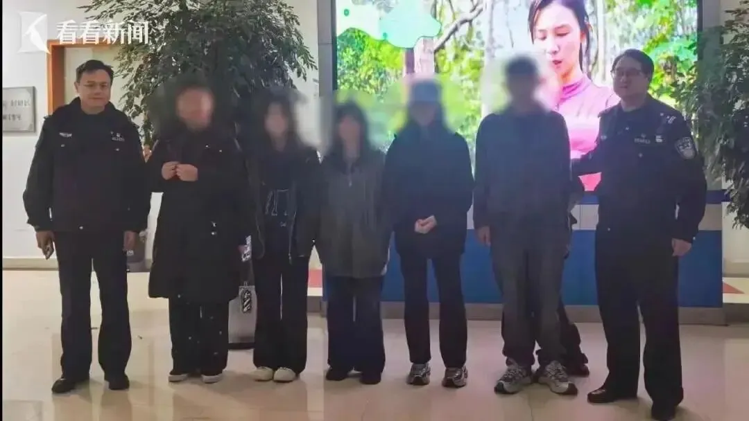 4名妙龄女孩抽中盲盒机票,瞒着家人泰国旅游,家长发现后连夜报警,在浦东机场被拦截
