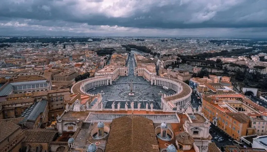 世界上最小的两个国家,被中国两个景区“碾压”