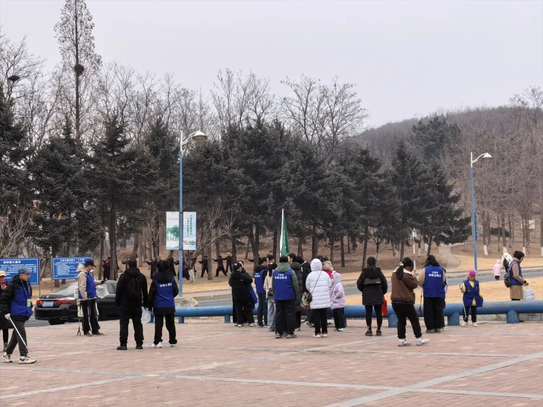 三月伊始,志愿蓝绘就景区新颜