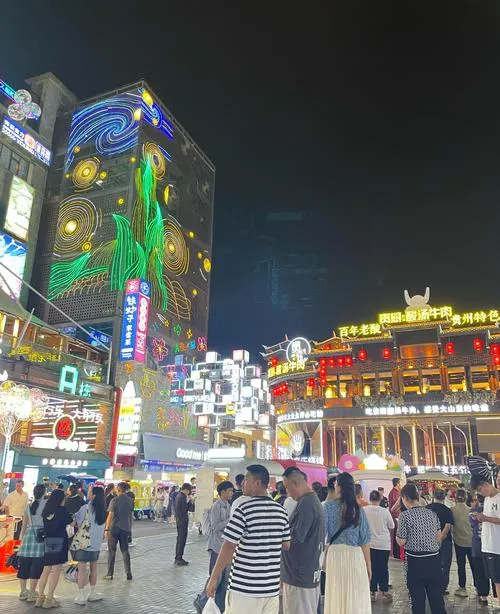 大量泰国游客涌入贵阳,打着旅游的幌子,不逛青岩古镇,不吃丝娃娃,为什么?