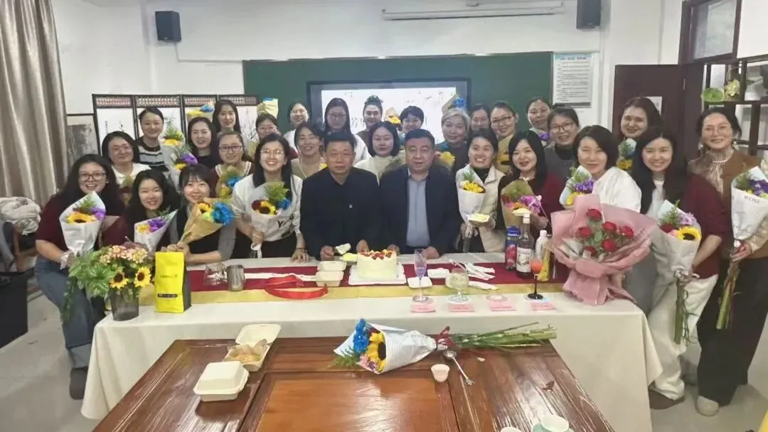 【新疆农职大乡村振兴与文化旅游学院】乡村振兴与文化旅游学院工会开展“芳华三月·雅韵巾帼”三八妇女节主题活动