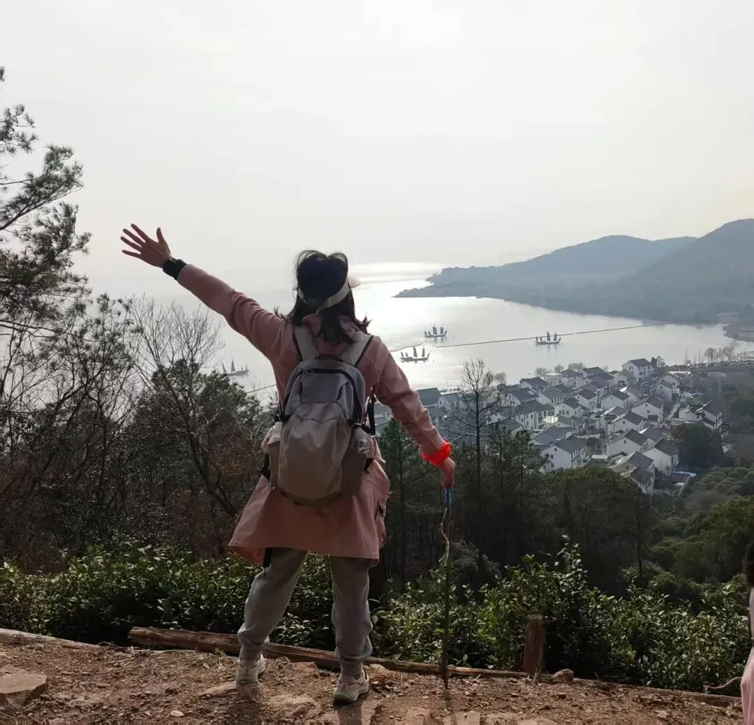 大家可曾想过,景区山顶的垃圾桶多久清理一次?