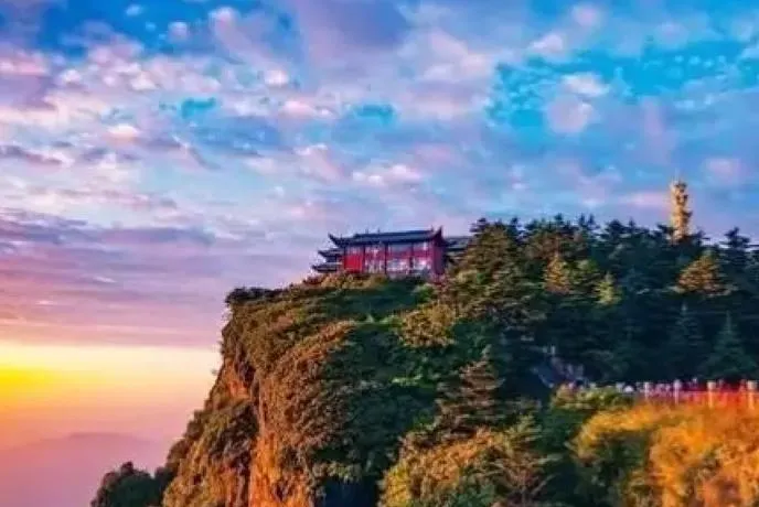 四川凉山著名的旅游景点——泸山