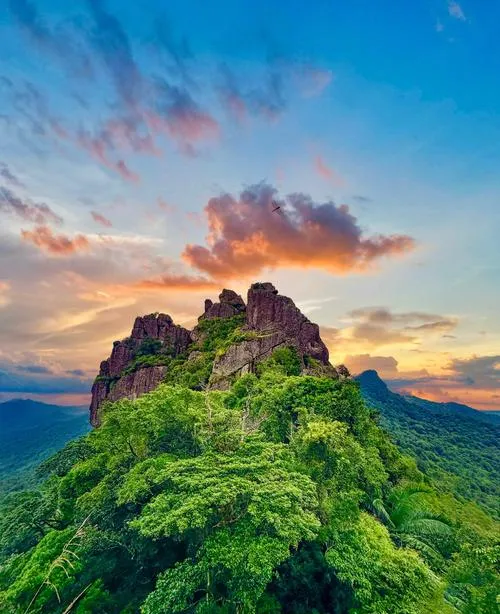 保亭著名的旅游景点——七仙岭