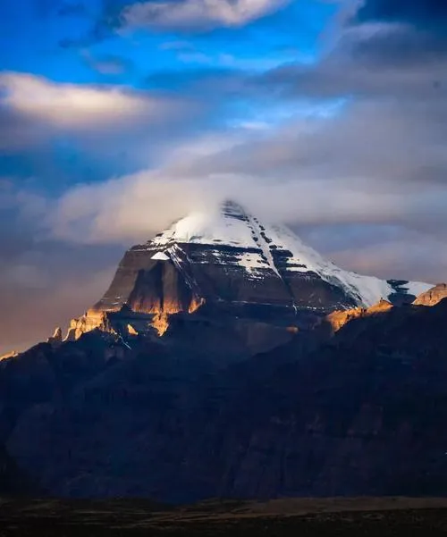 阿里著名的旅游景点——冈仁波齐峰