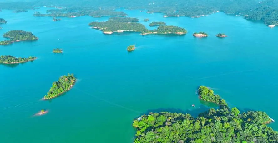 河源著名的旅游景点——万绿湖