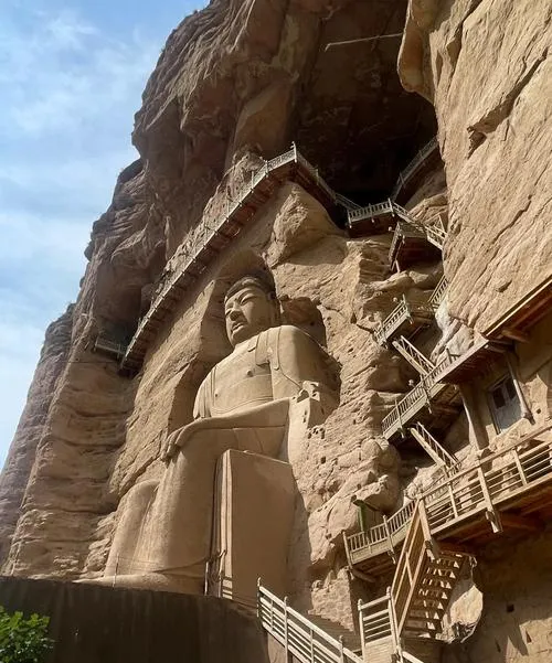 临夏著名的旅游景点——炳灵寺