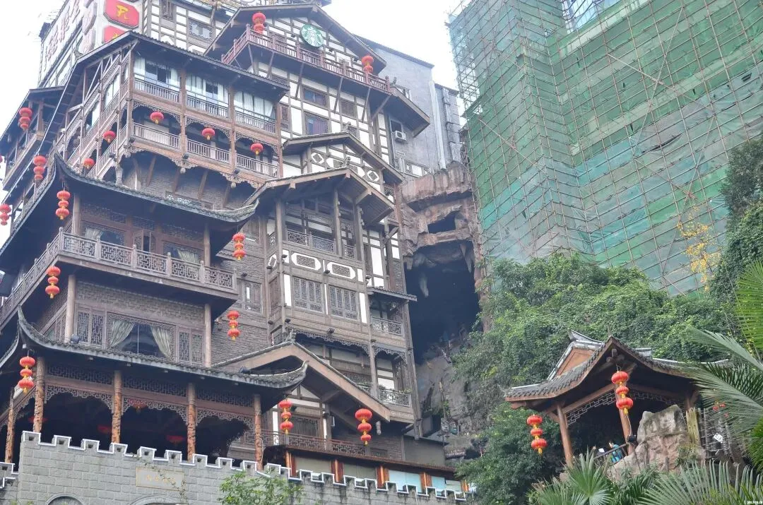 去重庆旅游,被最高的桥,最深的地铁,最美的景点震撼了