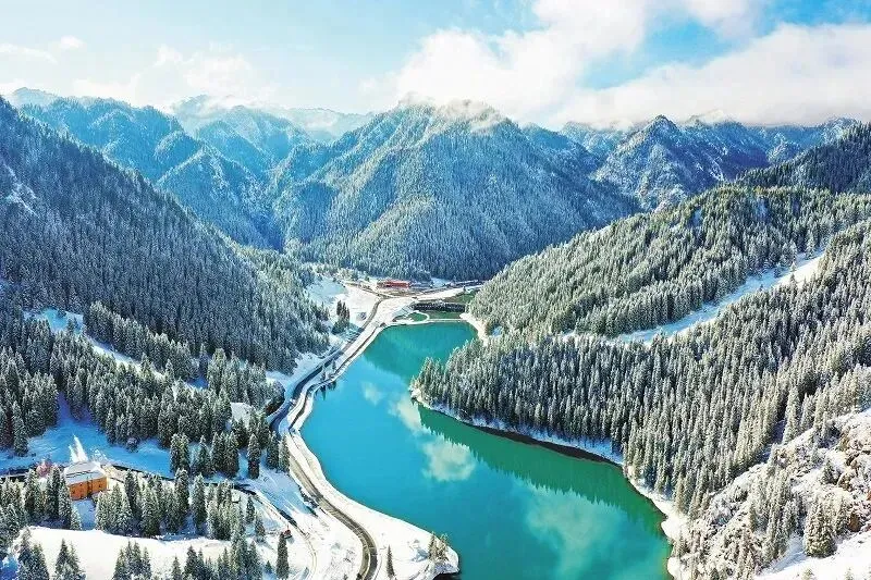 节日快乐!新疆景区:免票、半价,安排!