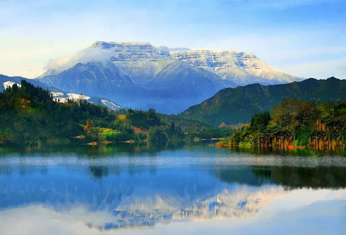 四川眉山著名的旅游景点——瓦屋山