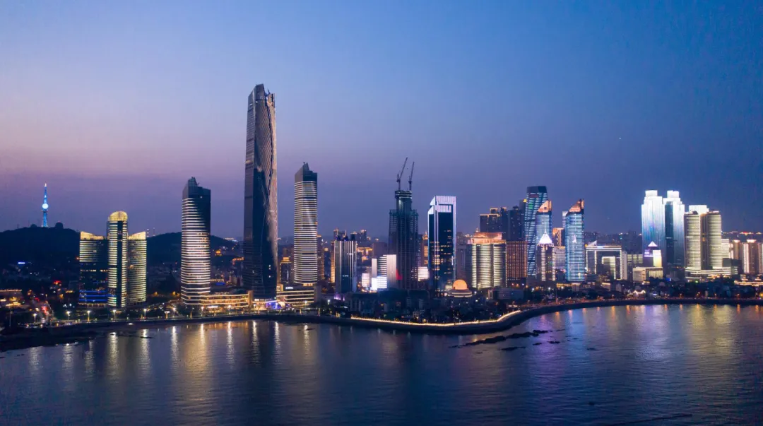 大批俄罗斯人“霸占”青岛街头,打着旅游的幌子,不拜崂山道士不看栈桥飞阁,到底被啥迷住了?