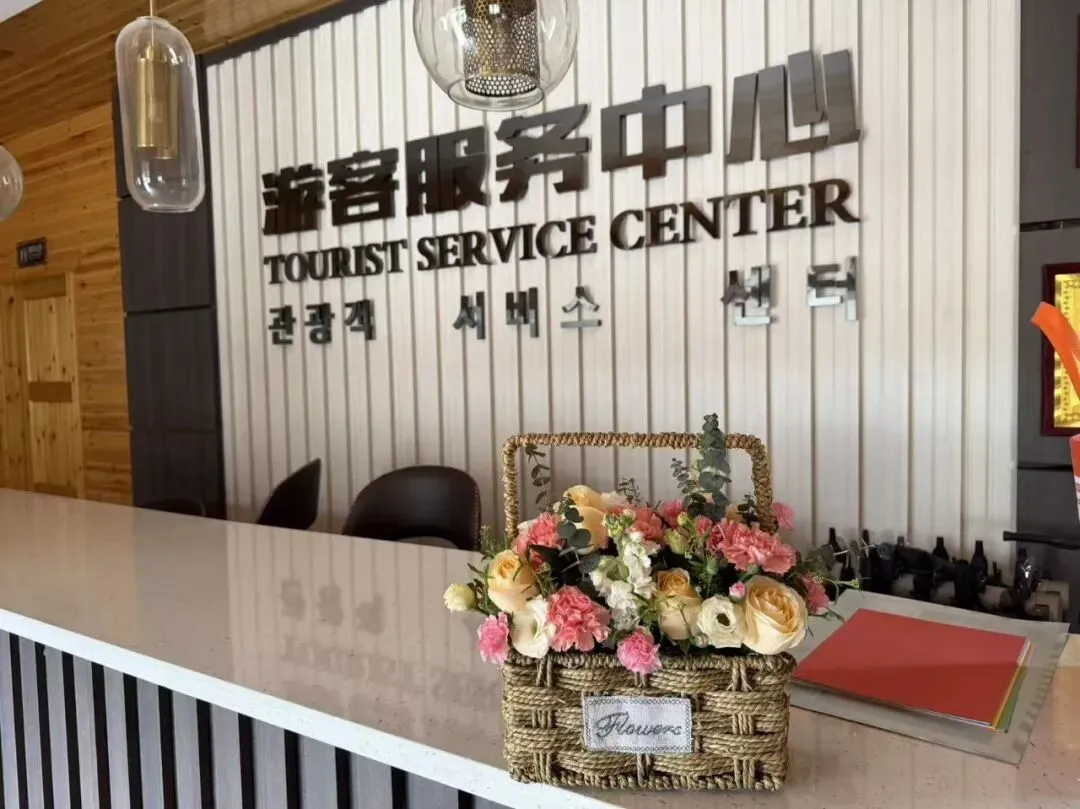 三月春风暖,巾帼绽芳华 ——榆阳区旅游服务中心举办2026年“三八”国际妇女节插花活动