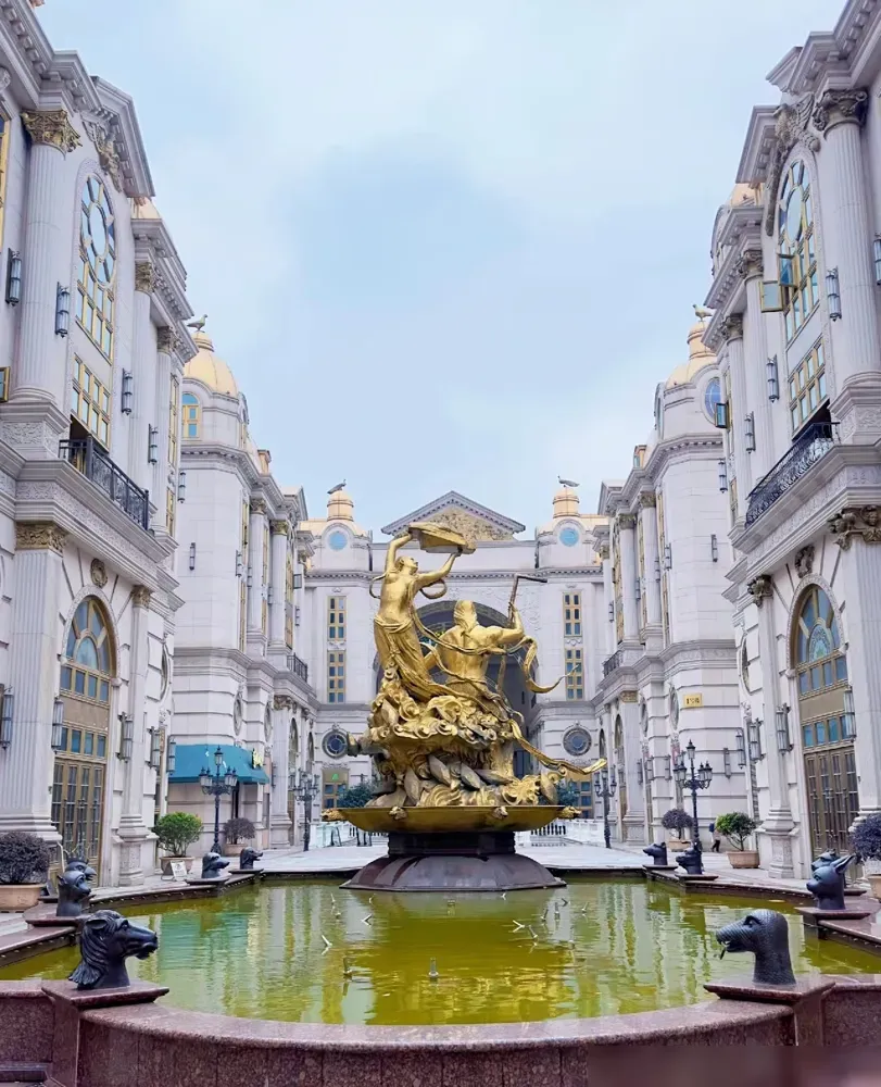 上海一“惨淡”景点走红,曾斥资15亿打造,号称“上海版梵蒂冈”,如今却成为“空城”!